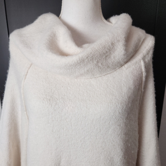 FREE PEOPLE ECHO BEACH CREAM COWL NECK SWEATER SIZE MEDIUM - Picture 3 of 13